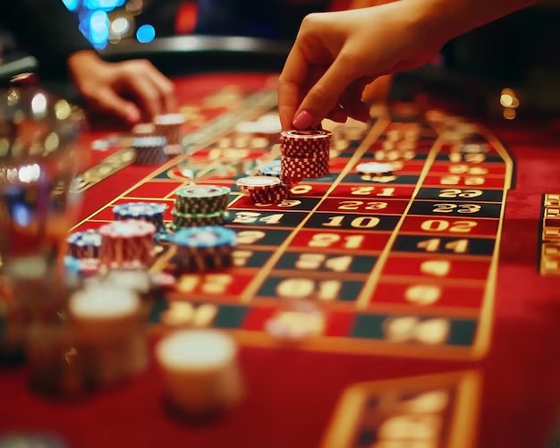 Live Teen Patti dealer table on retri platform